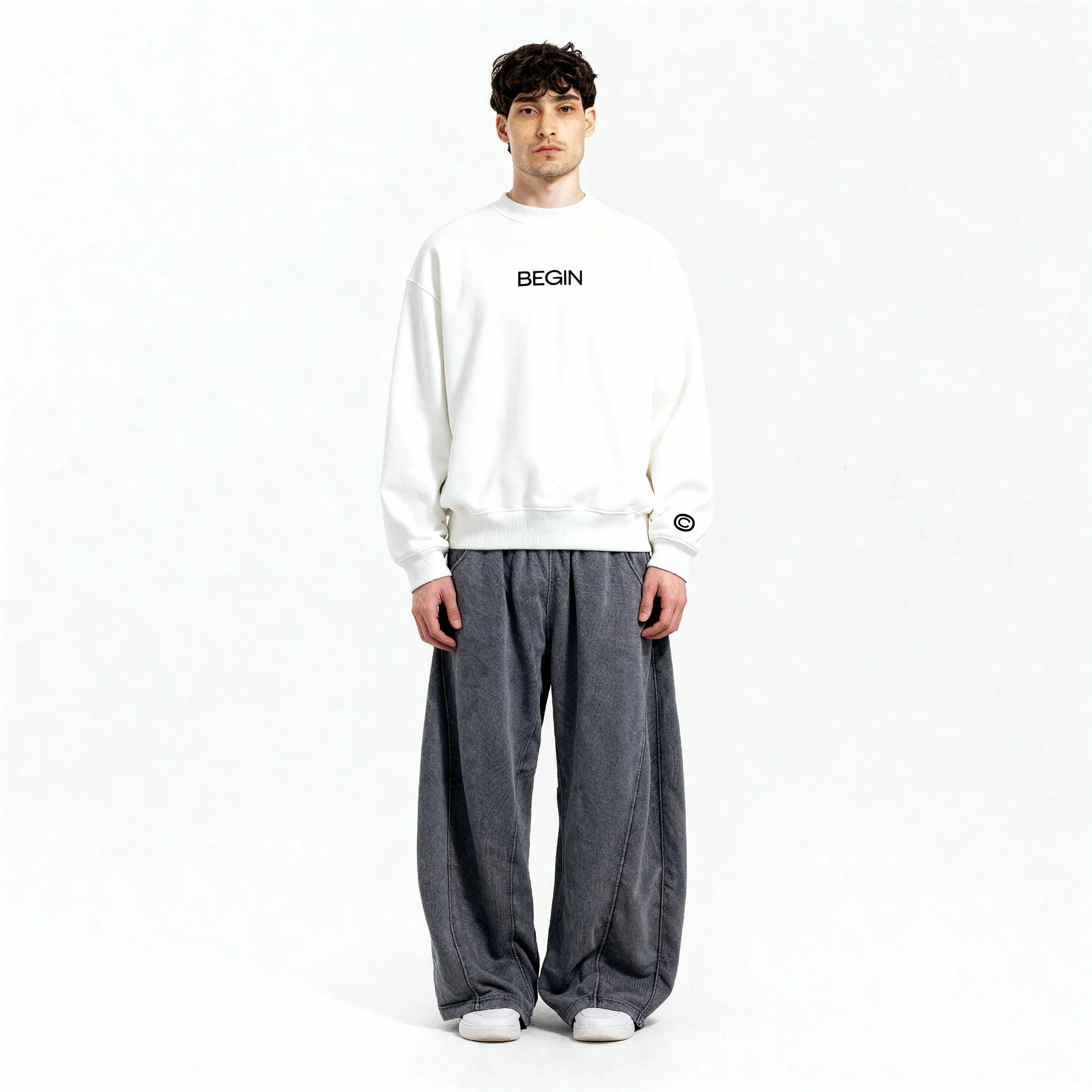 VOYAGE CREWNECK - WHITE