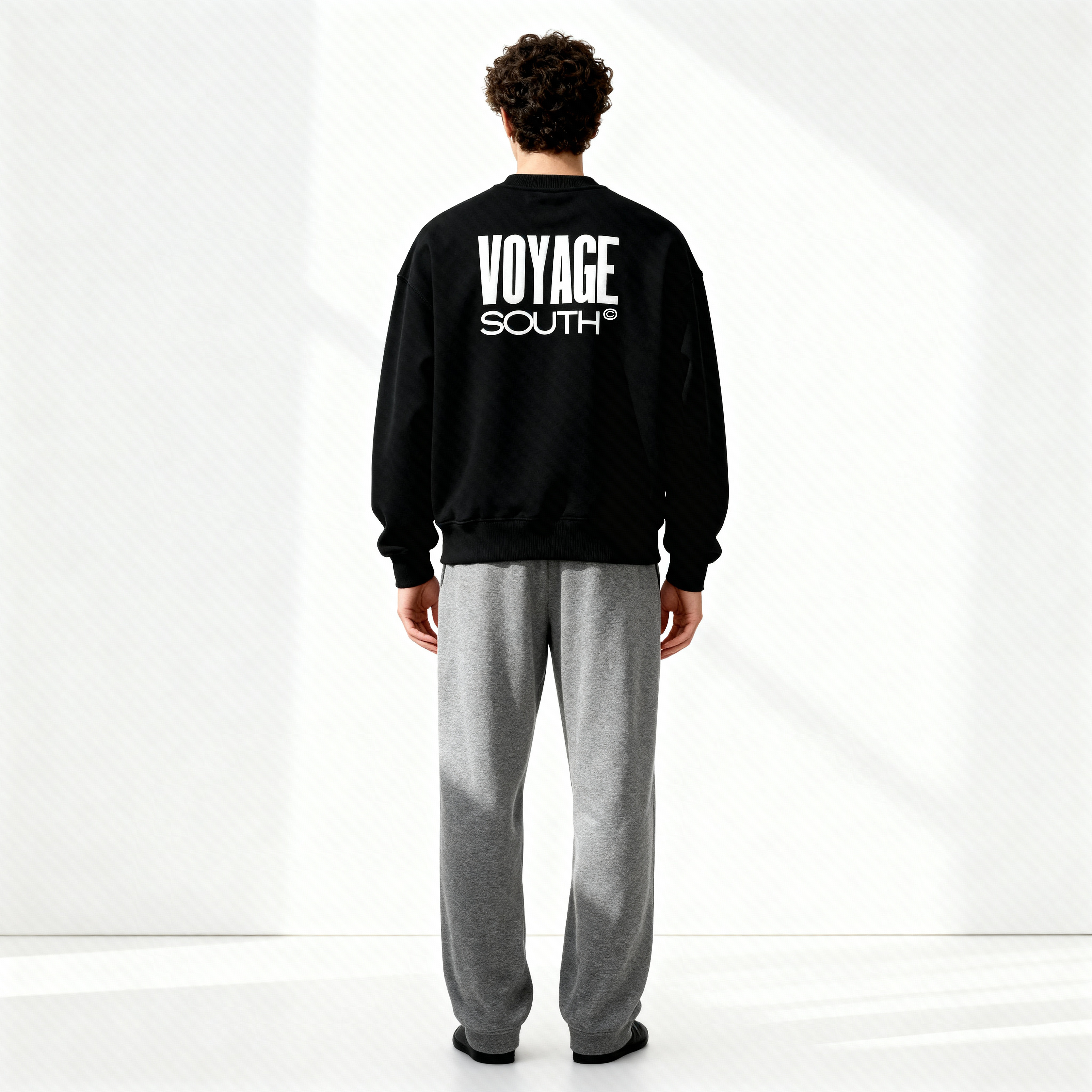 VOYAGE CREWNECK - BLACK