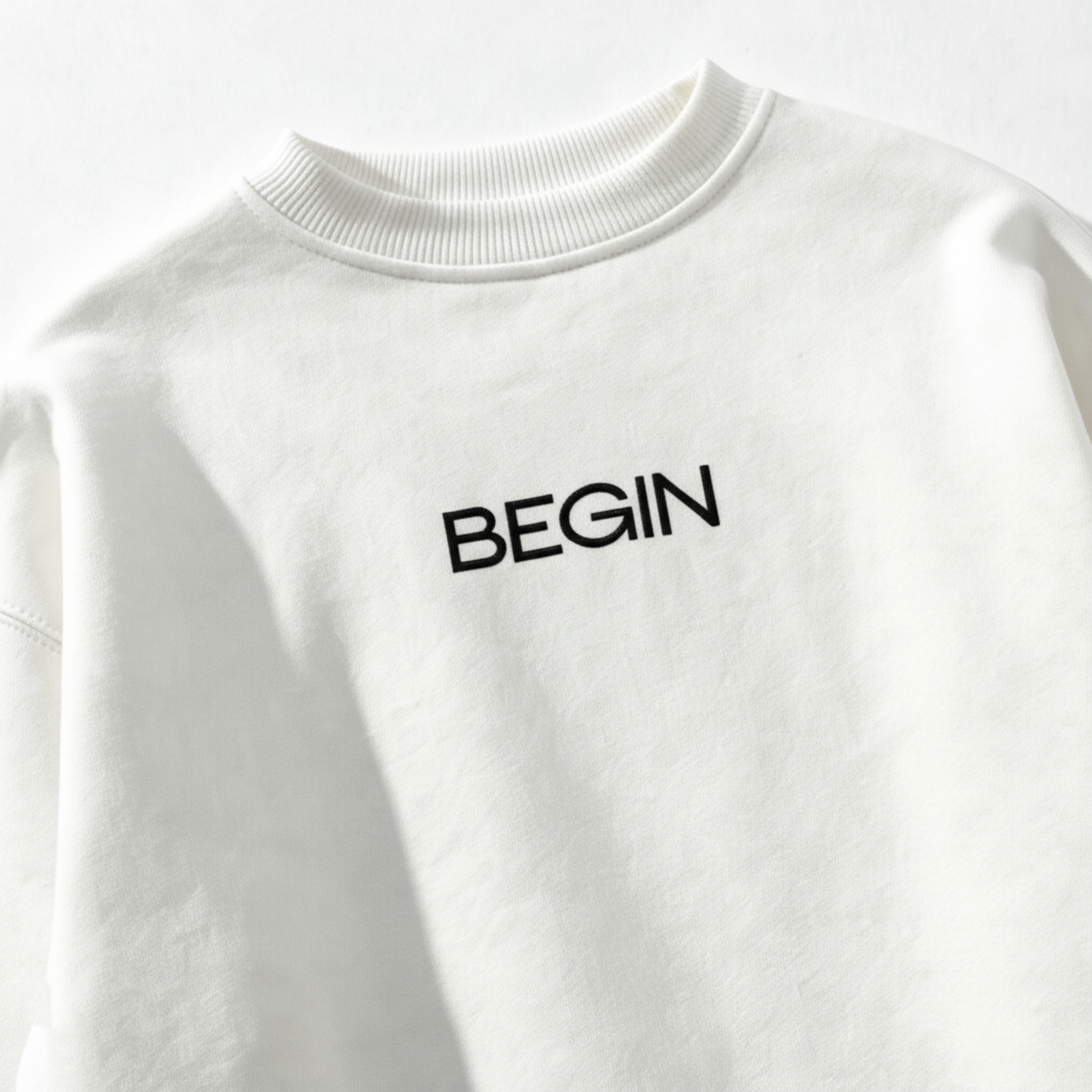 VOYAGE CREWNECK - WHITE