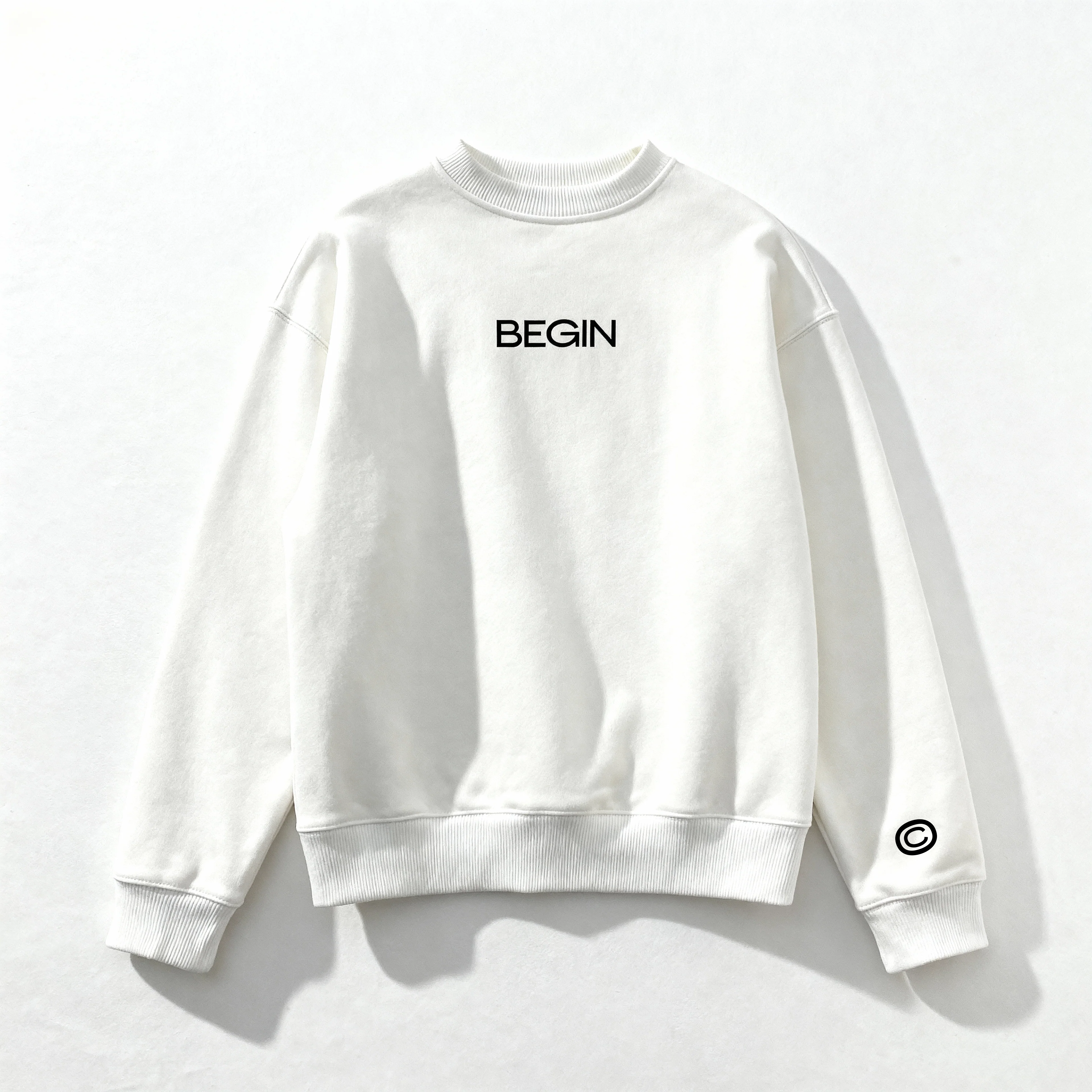 VOYAGE CREWNECK - WHITE